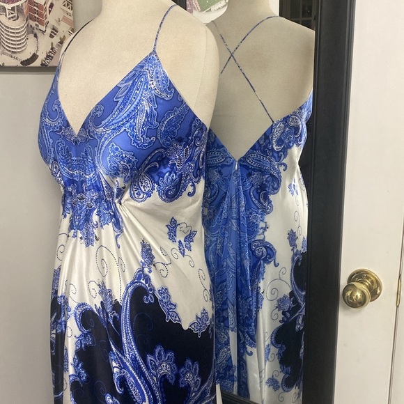 Vintage Silk Elegant Floral Paisley Pattern VNeck Backless Dress w/long train - Picture 7 of 15